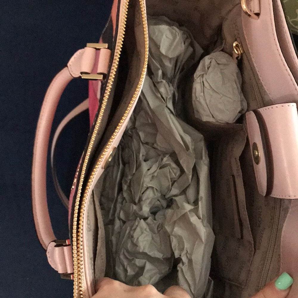 STUNNING! Michael Kors leather bag NWOT! - Picture 3 of 7